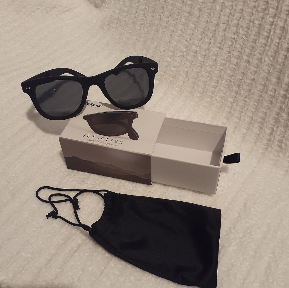 Jetsetter Foldable Sunglasses in Black + Pouch (Glasses Fold to 3"×2"×1") Unisex